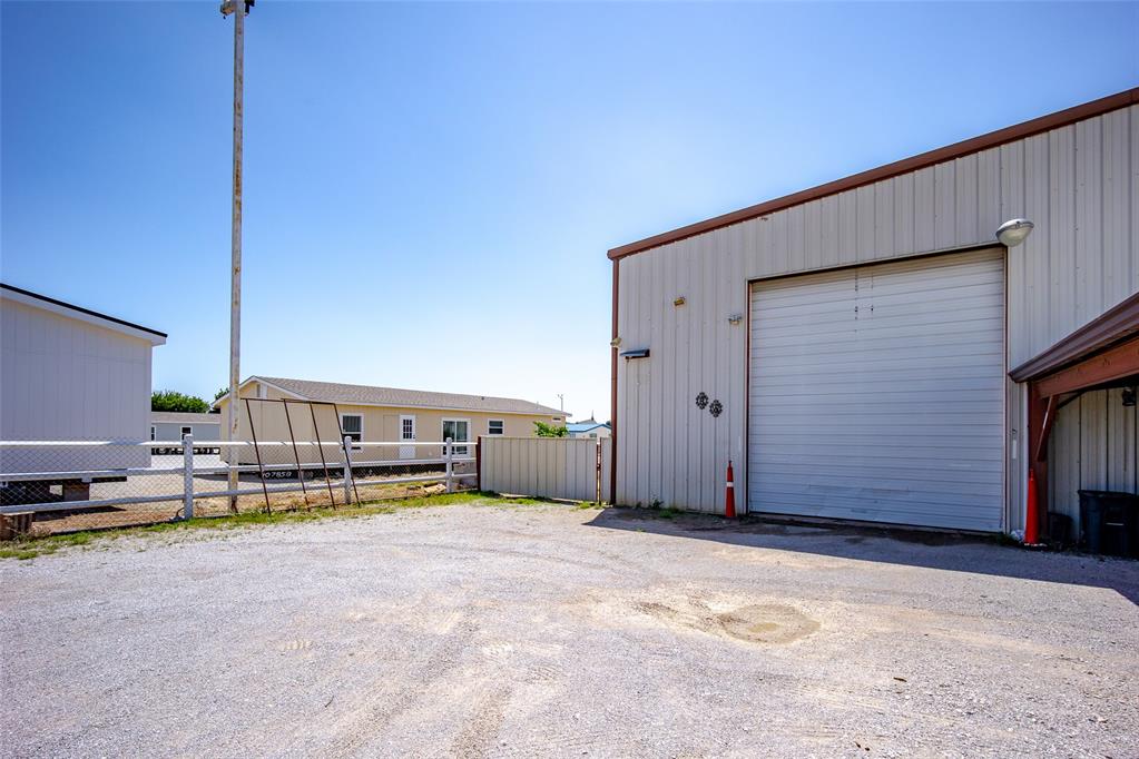 6209 S Shields Boulevard Property Photo 10