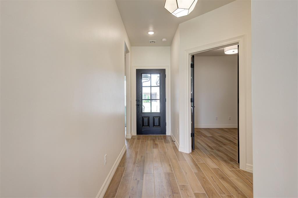7713 Wilshire Woods Drive Property Photo 6