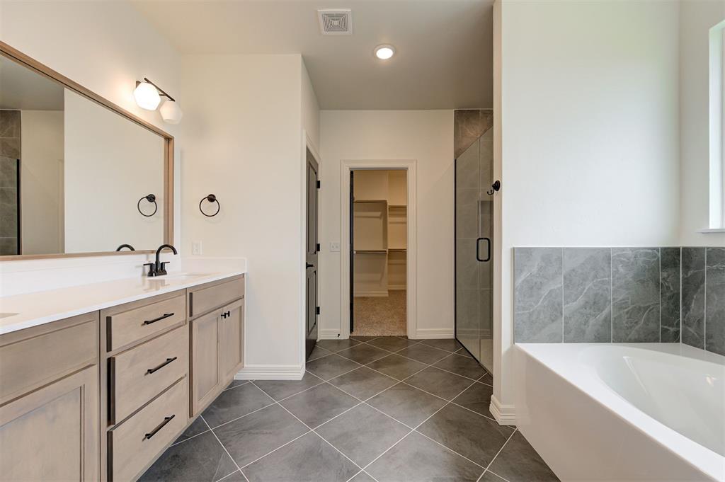 7713 Wilshire Woods Drive Property Photo 22