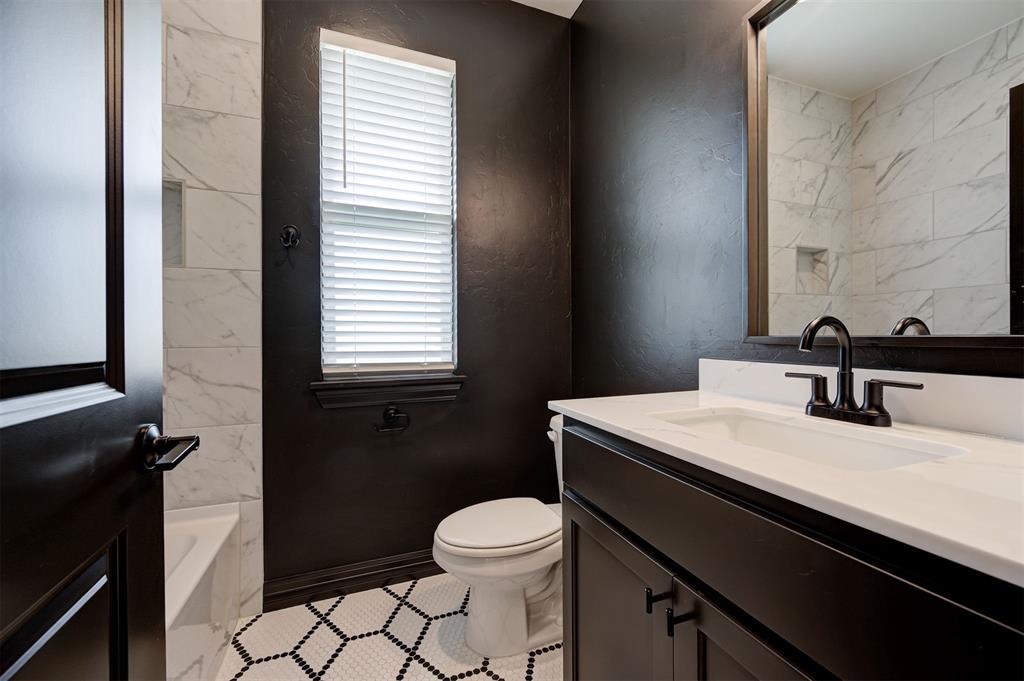 7713 Wilshire Woods Drive Property Photo 32