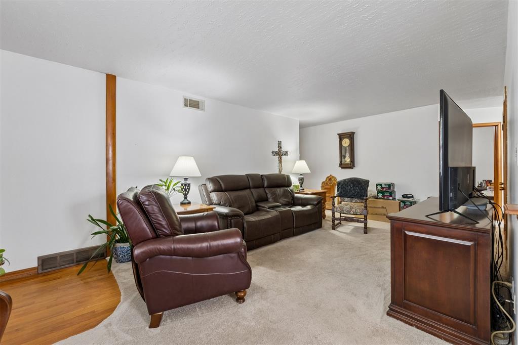 929 Stiver Drive Property Photo 8