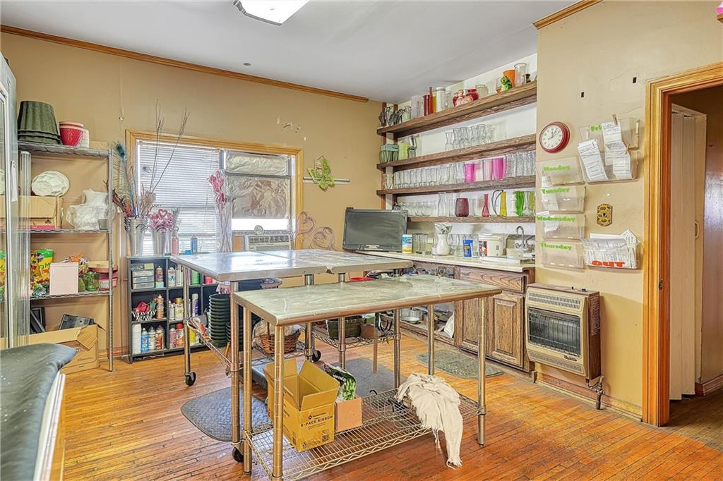 1012 W 3rd Street Property Photo 25