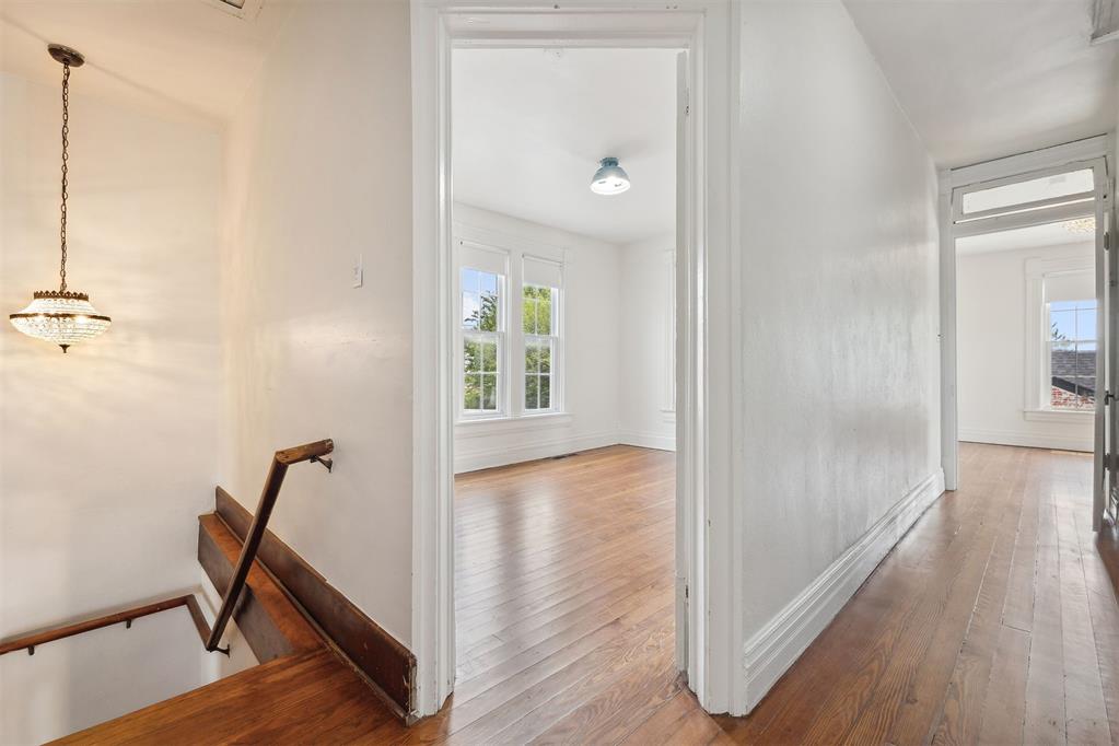 811 S Barker Avenue Property Photo 28