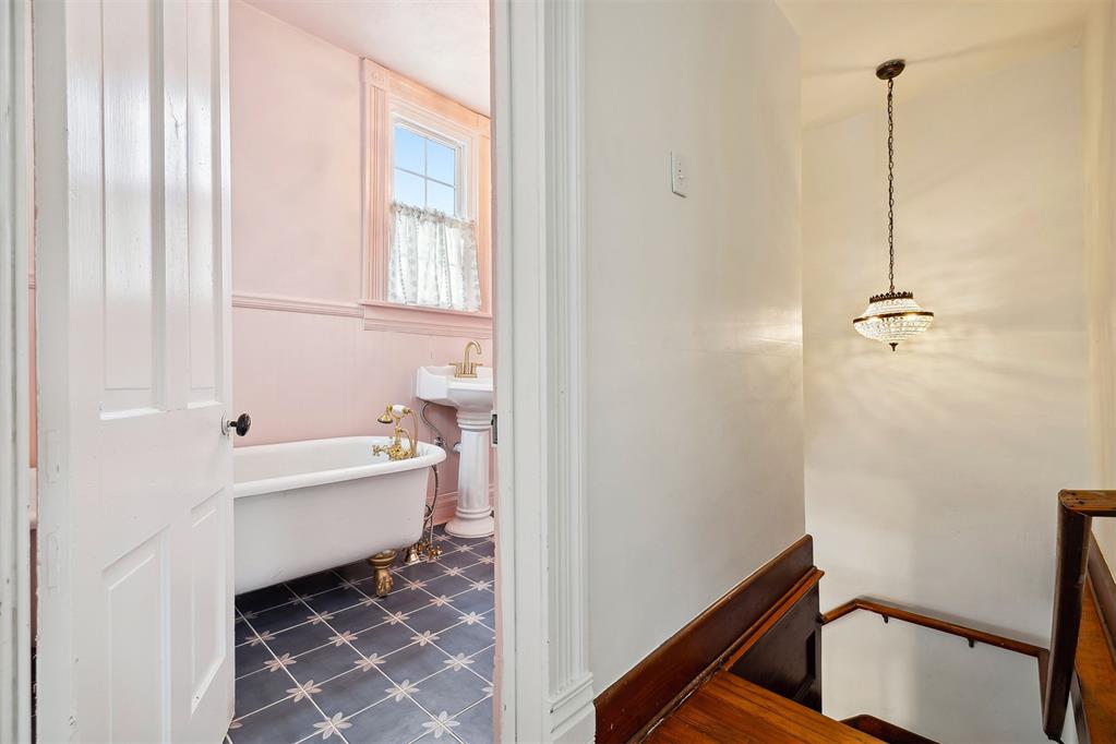 811 S Barker Avenue Property Photo 29