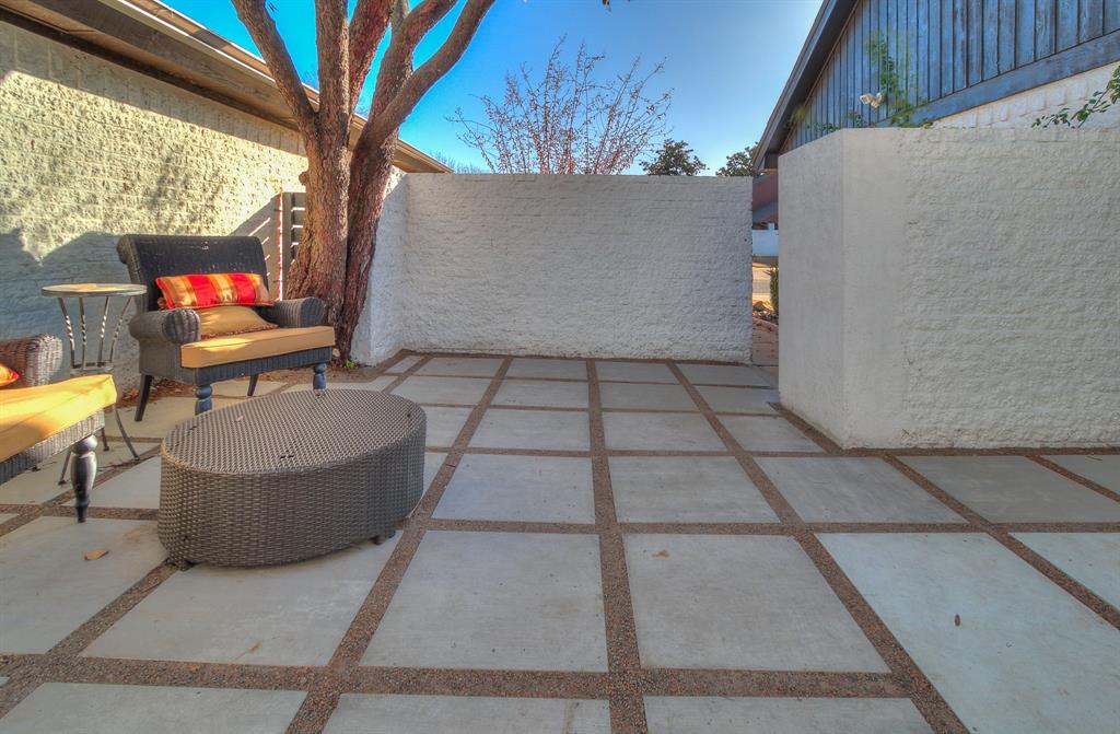 3813 Ives Way Property Photo 5