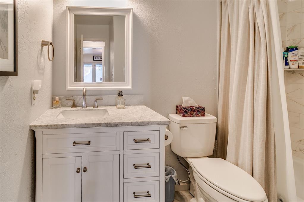 3813 Ives Way Property Photo 23