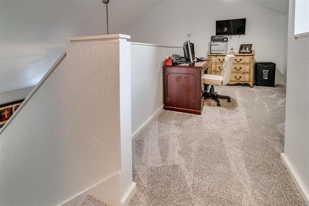 3813 Ives Way Property Photo 29