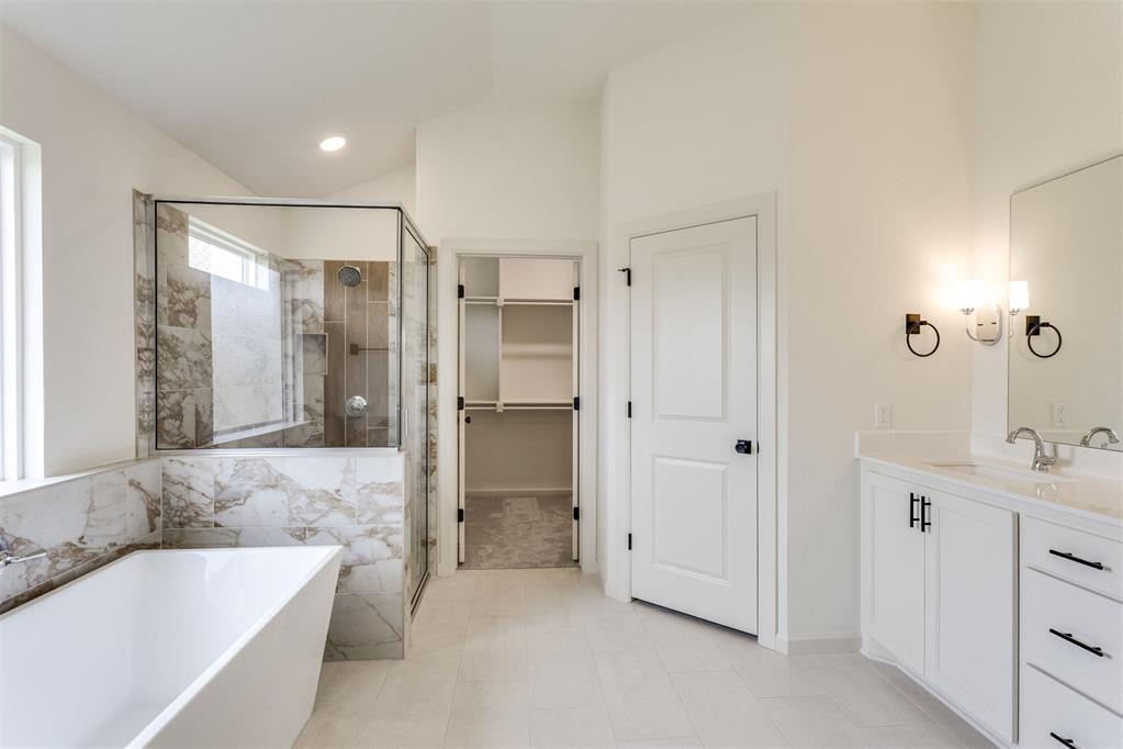 2405 Crystal Creek Drive Property Photo 4