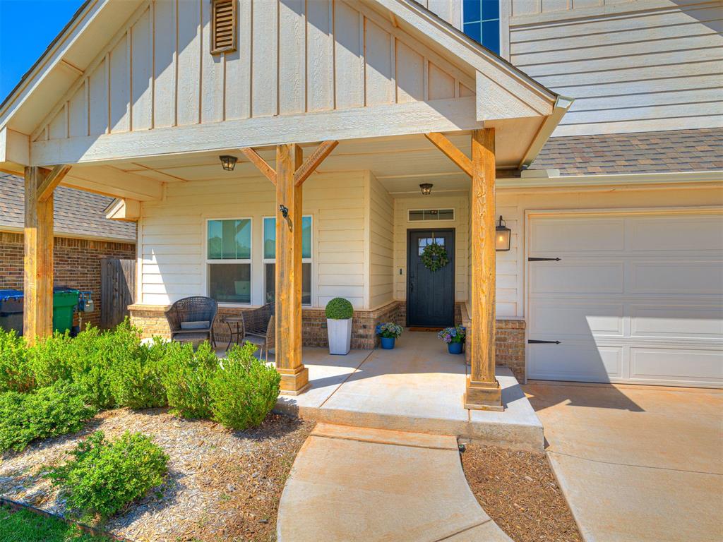 18412 Autumn Grove Drive Property Photo 2