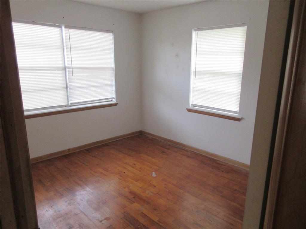 111 W Main Street Property Photo 8