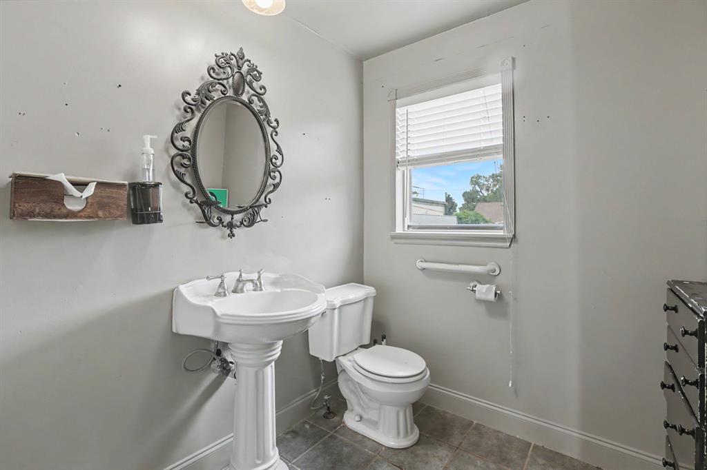3705 N Meridian Avenue Property Photo 17