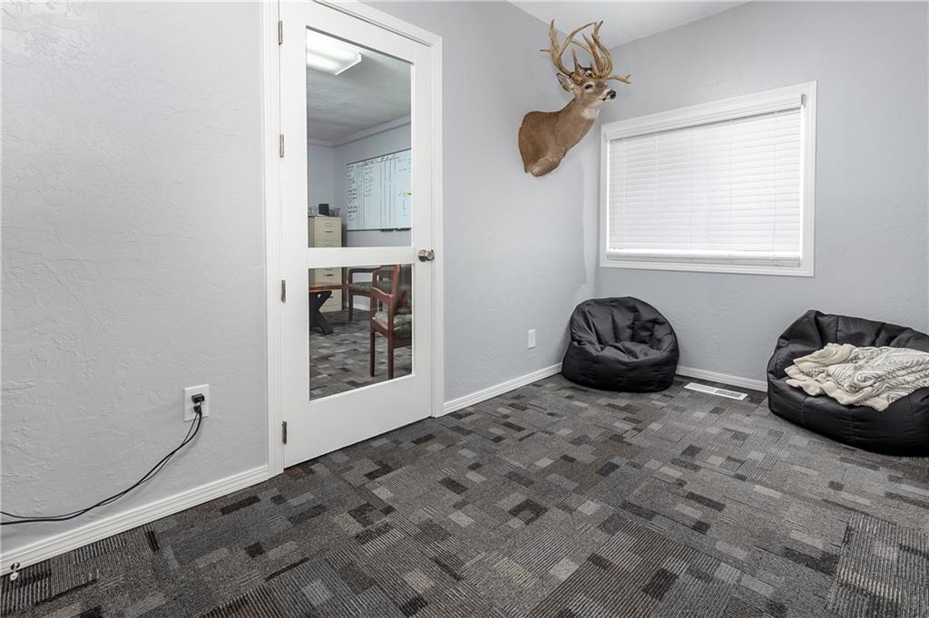 1808 W Broadway Avenue Property Photo 18