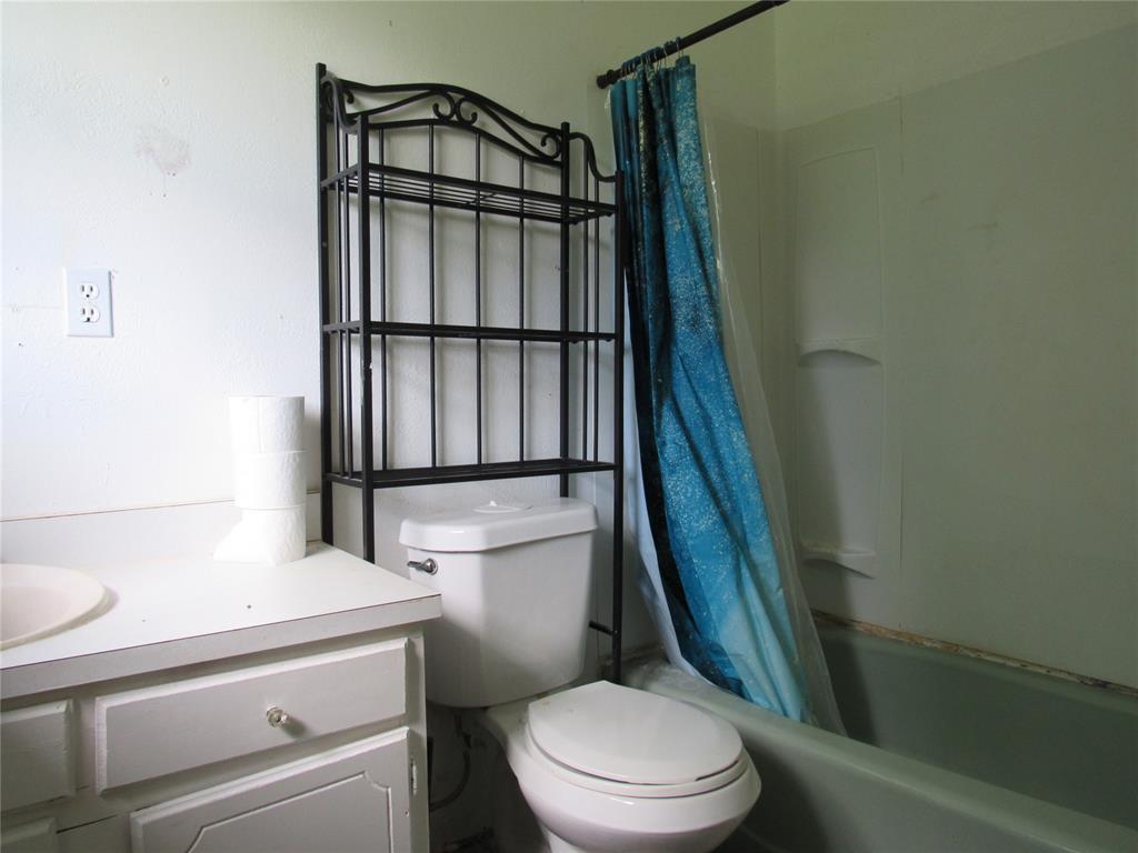 625 E Main Property Photo 9