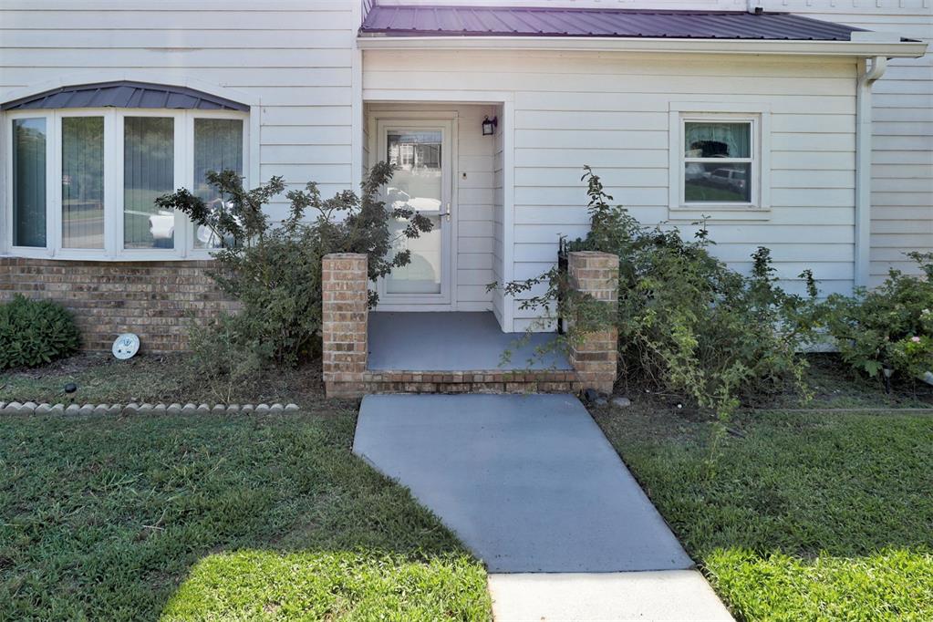 1323 W Noble Avenue Property Photo 4
