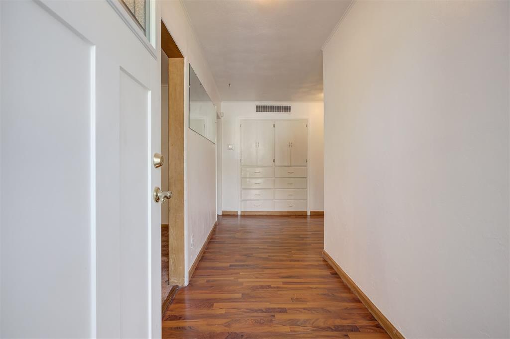 1323 W Noble Avenue Property Photo 5
