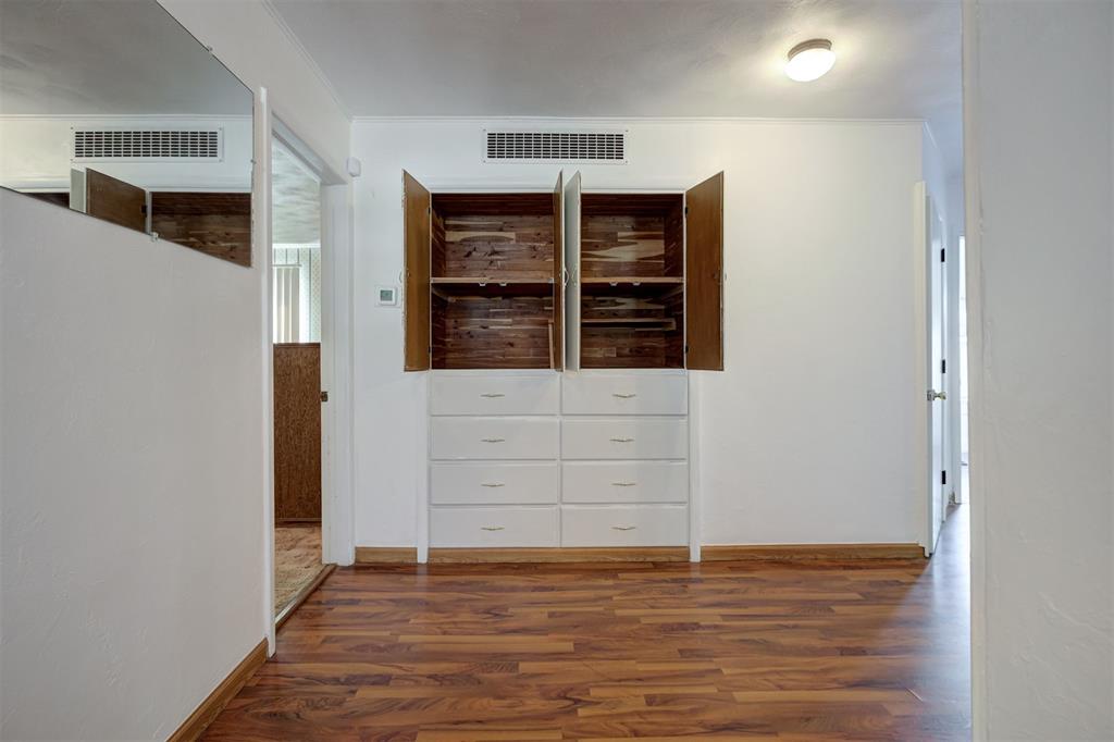 1323 W Noble Avenue Property Photo 6