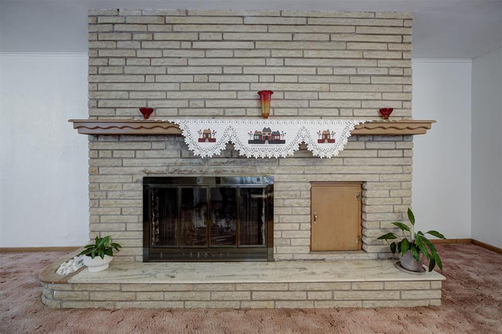 1323 W Noble Avenue Property Photo 8