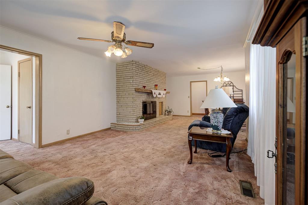 1323 W Noble Avenue Property Photo 9