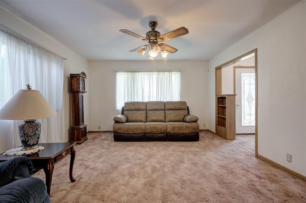 1323 W Noble Avenue Property Photo 10