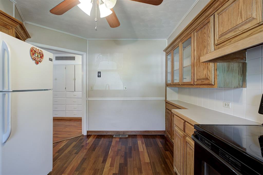 1323 W Noble Avenue Property Photo 12