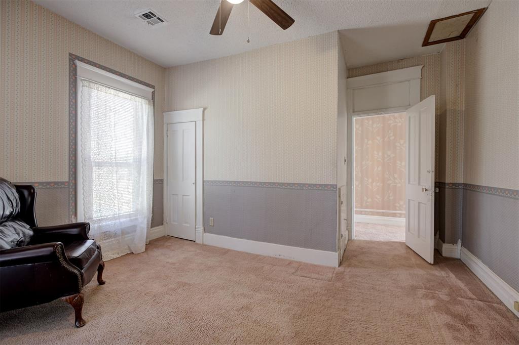 1323 W Noble Avenue Property Photo 27