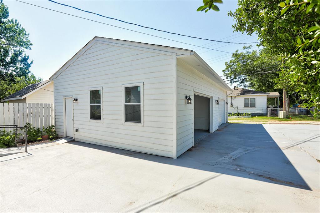 1323 W Noble Avenue Property Photo 41