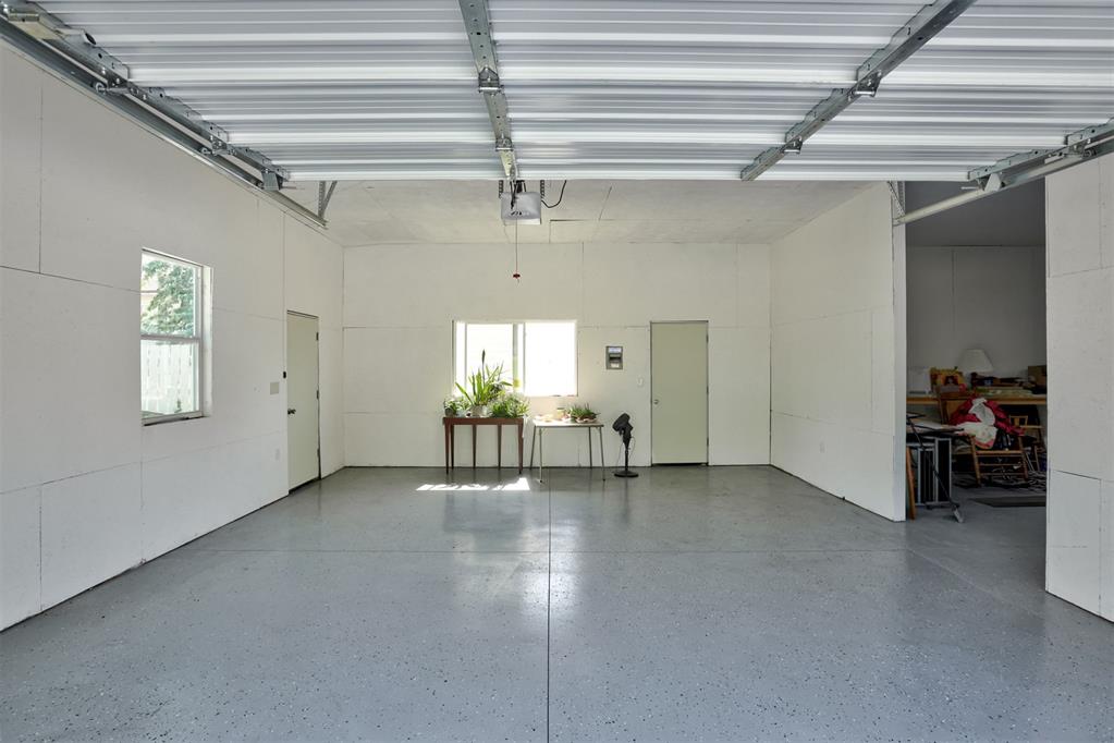 1323 W Noble Avenue Property Photo 42