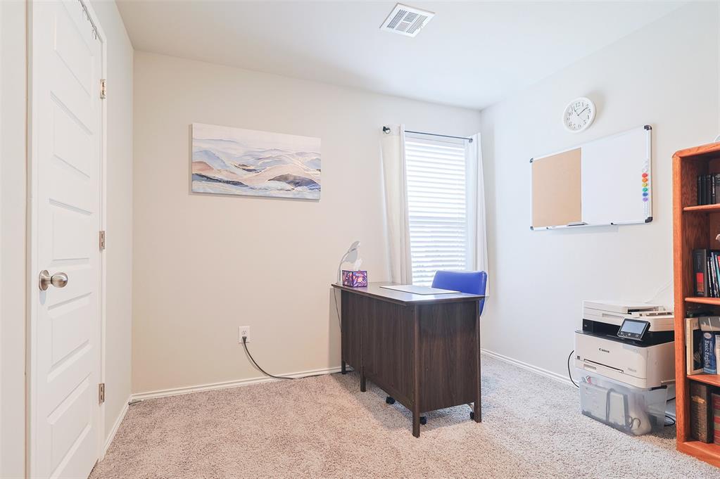 9812 Saddle Drive Property Photo 11