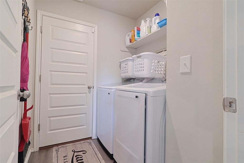 9812 Saddle Drive Property Photo 17