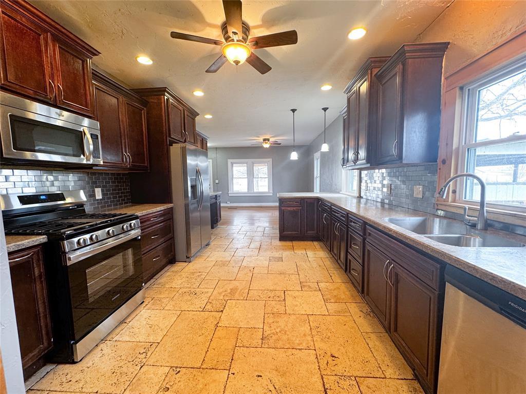 504 N Walnut Street Property Photo 2