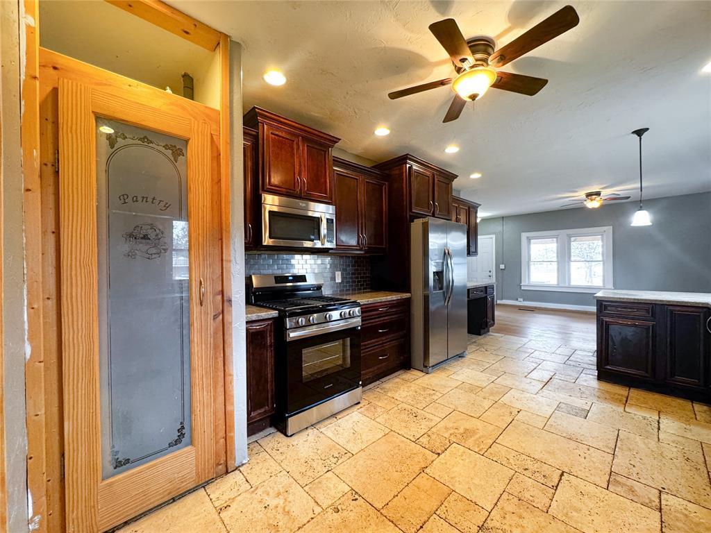504 N Walnut Street Property Photo 3