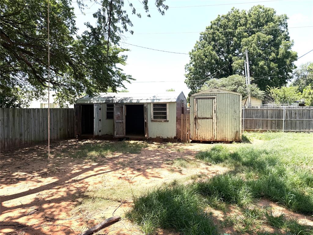 809 N Harrison Avenue Property Photo 4