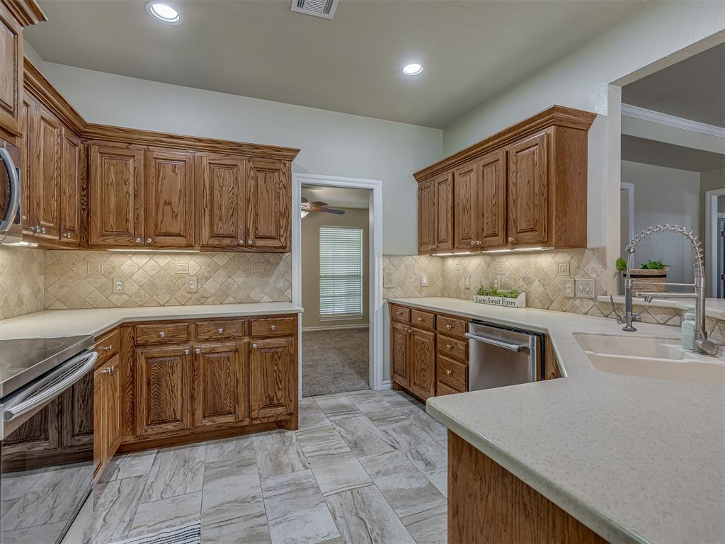 10461 Ridgeview Drive Property Photo 11