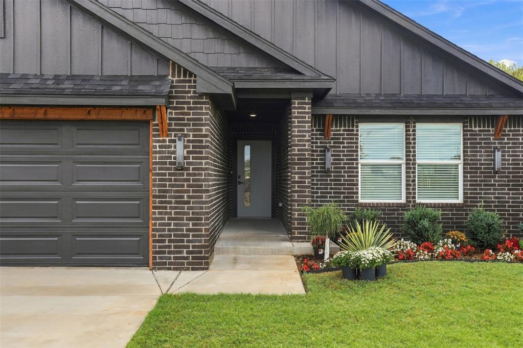 1200 Wisteria Way Property Photo 3