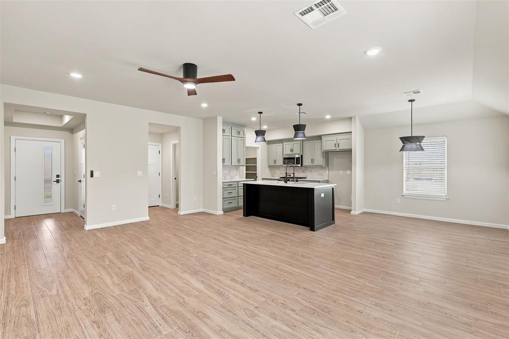 1200 Wisteria Way Property Photo 4
