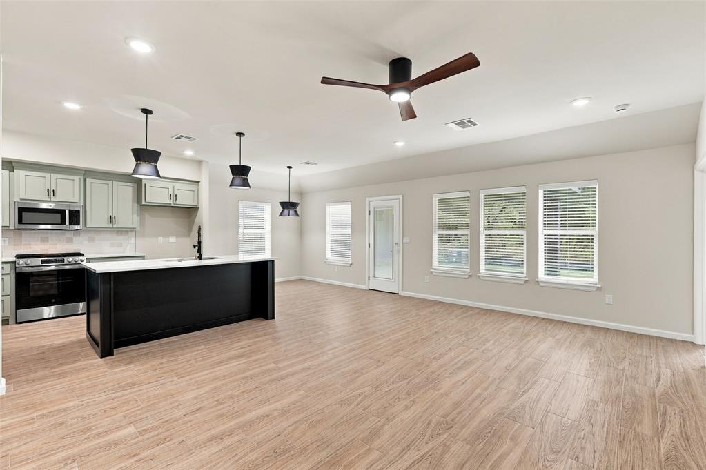 1200 Wisteria Way Property Photo 5
