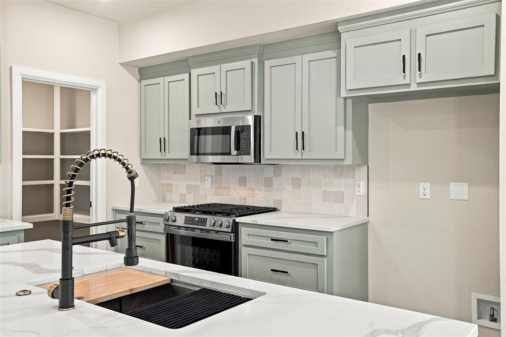 1200 Wisteria Way Property Photo 11