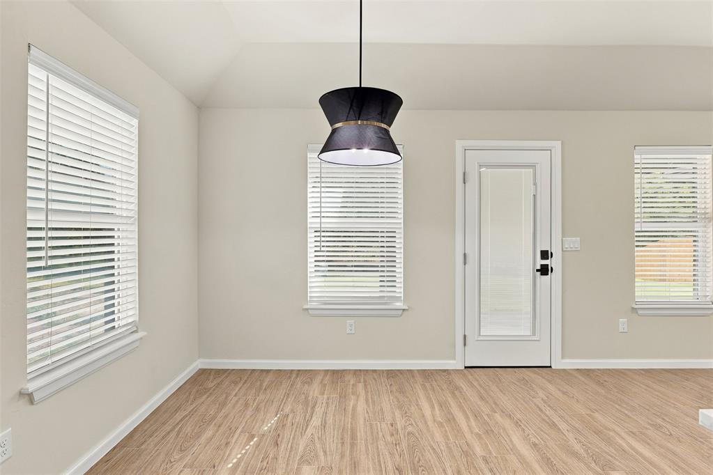 1200 Wisteria Way Property Photo 12