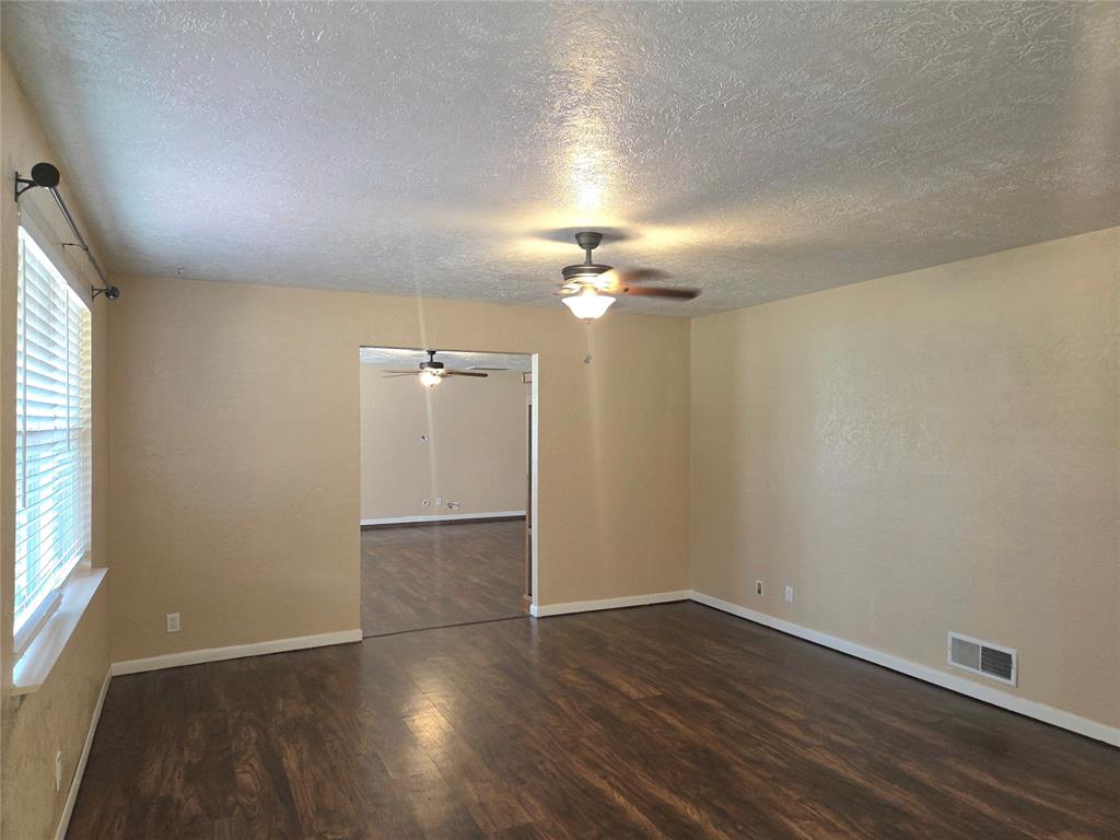 702 W Country Club Road Property Photo 4