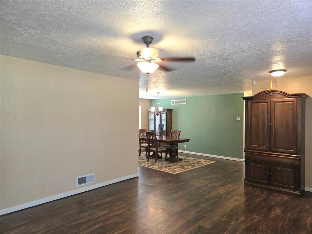 702 W Country Club Road Property Photo 5