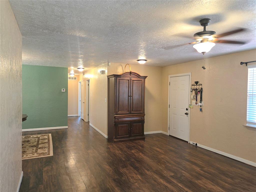 702 W Country Club Road Property Photo 6