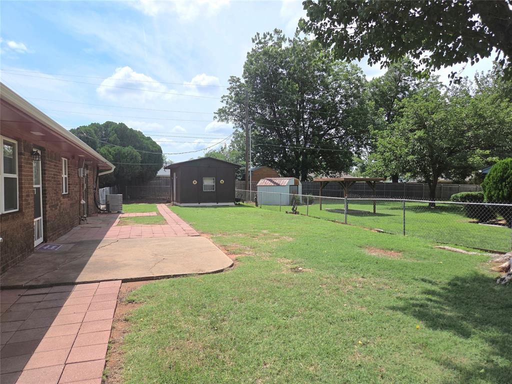 702 W Country Club Road Property Photo 34