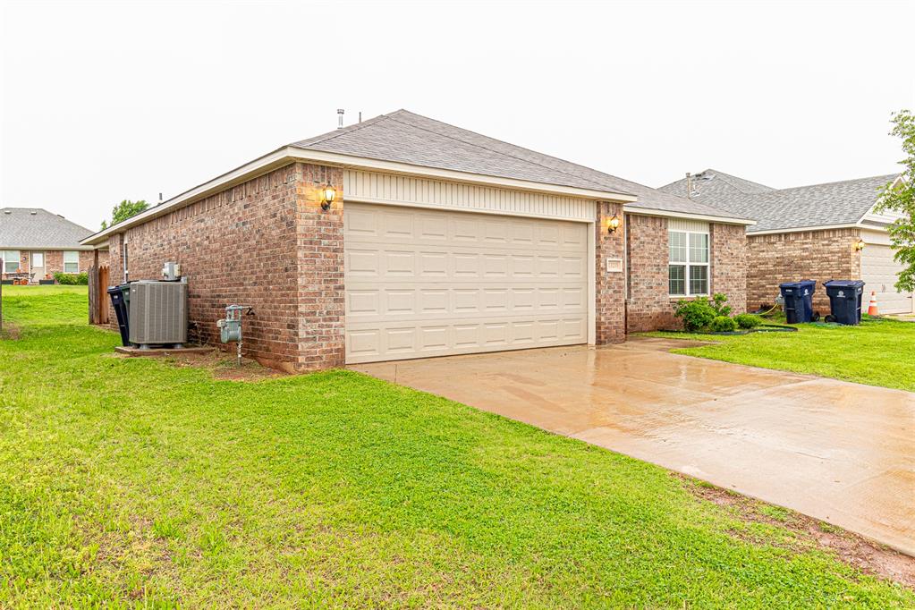 13233 Bridgewater Drive Property Photo 3