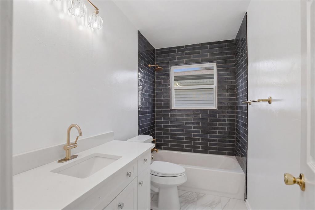 6504 S Phillips Avenue Property Photo 9