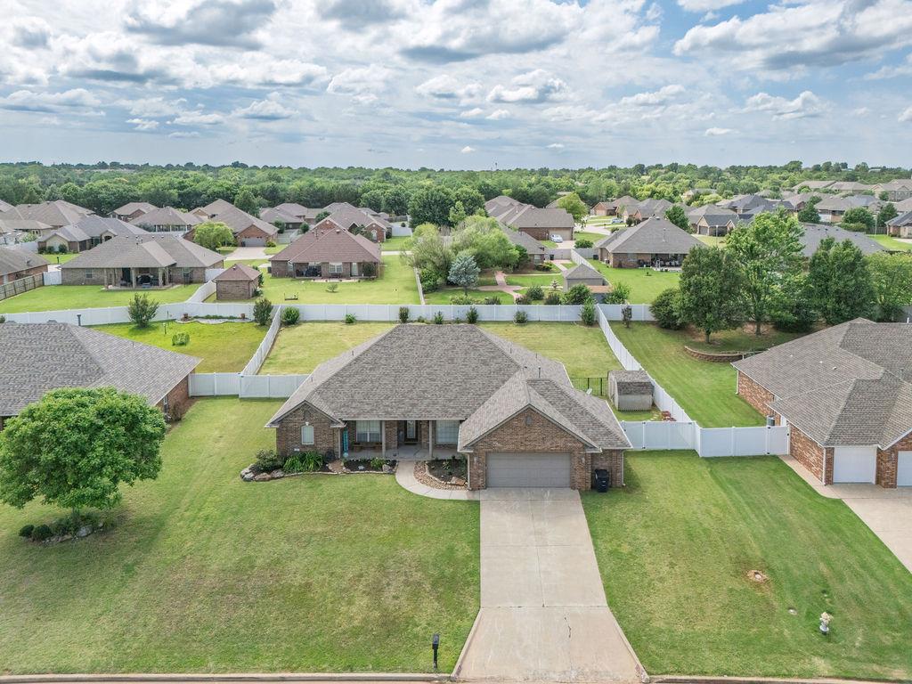 1712 Pecan Crossing Drive Property Photo 2