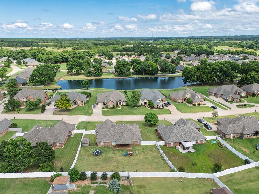 1712 Pecan Crossing Drive Property Photo 3