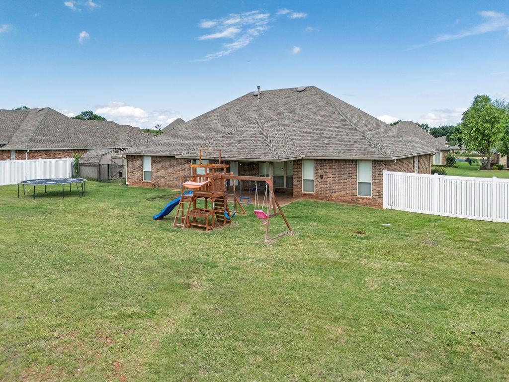 1712 Pecan Crossing Drive Property Photo 4