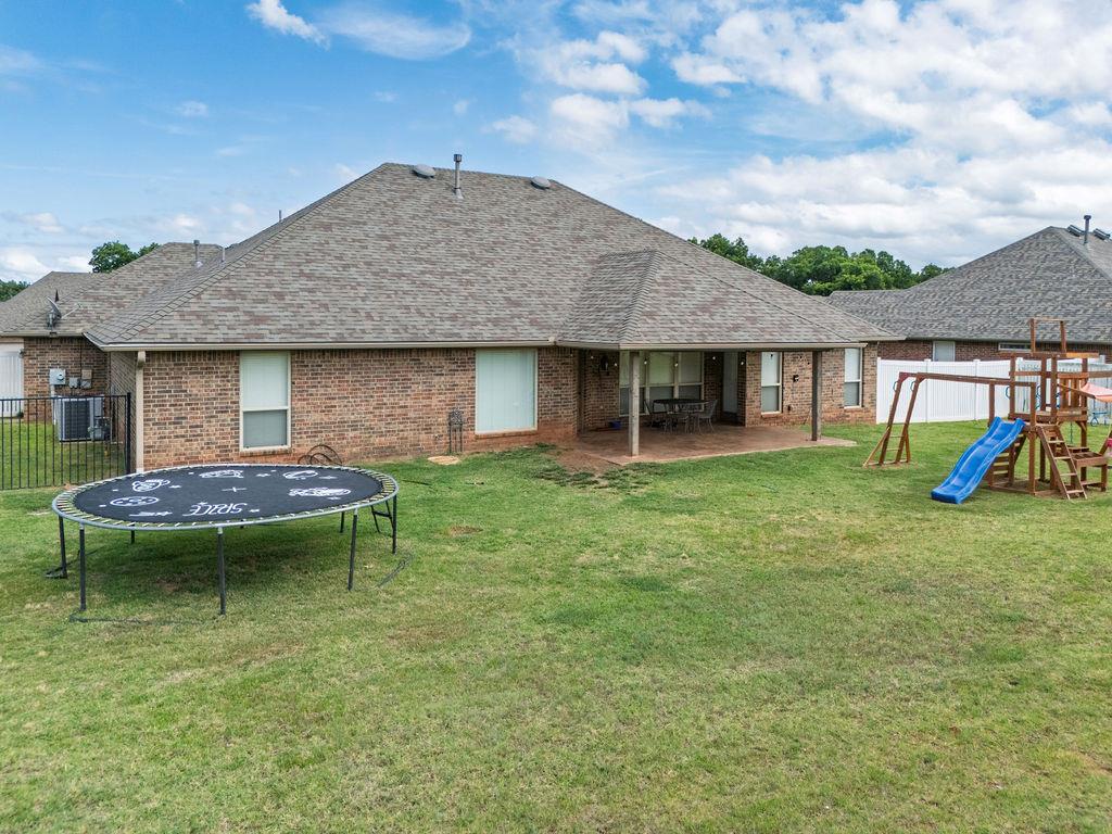 1712 Pecan Crossing Drive Property Photo 5