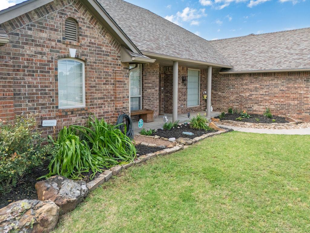 1712 Pecan Crossing Drive Property Photo 9