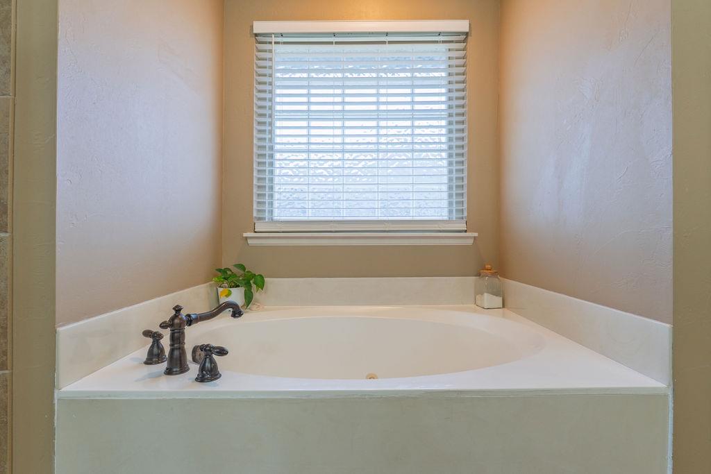 1712 Pecan Crossing Drive Property Photo 38